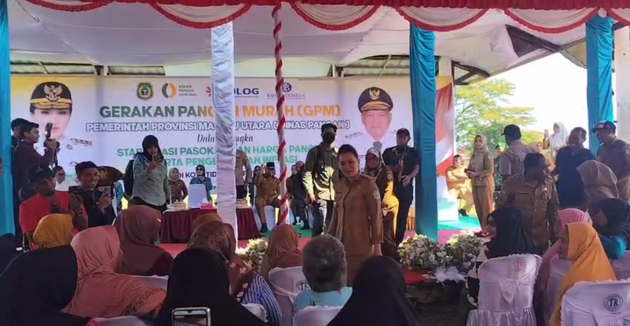 Gubernur Maluku Utara Sherly Tjoanda Loas saat menyapa warga