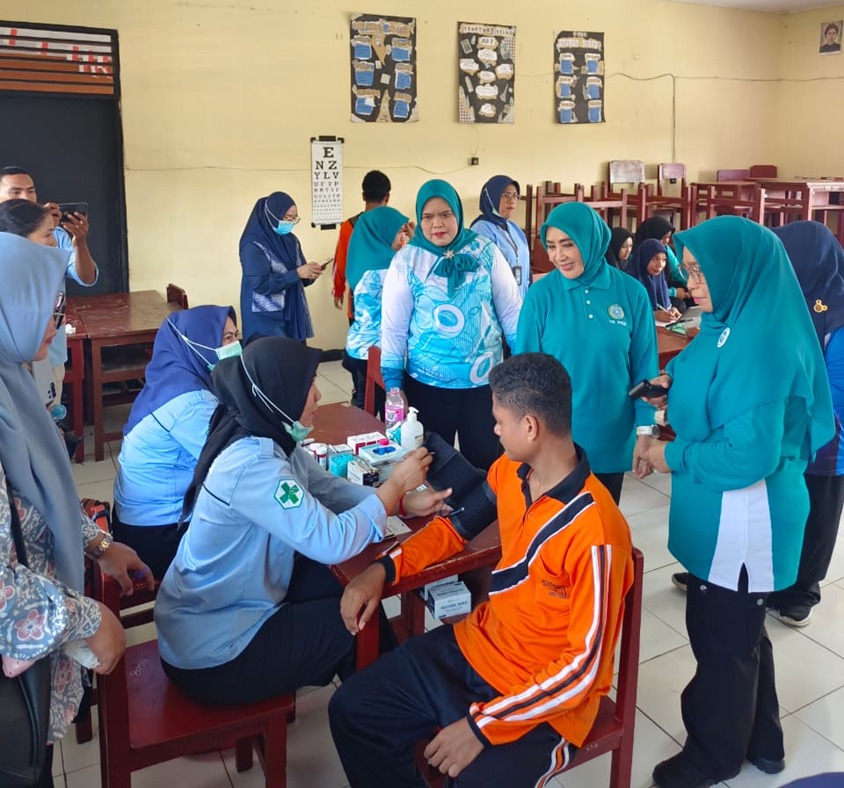 Ketua Umum TP PKK Pusat Pantau Pelaksanaan CKG di SMA Negeri 2 Kota Ternate